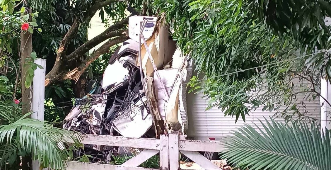 Motorista fica ferido após caminhão colidir com árvore em Santa Maria Madalena