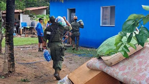 Marinha do Brasil auxilia vítimas das chuvas em Bom Jesus do Itabapoana