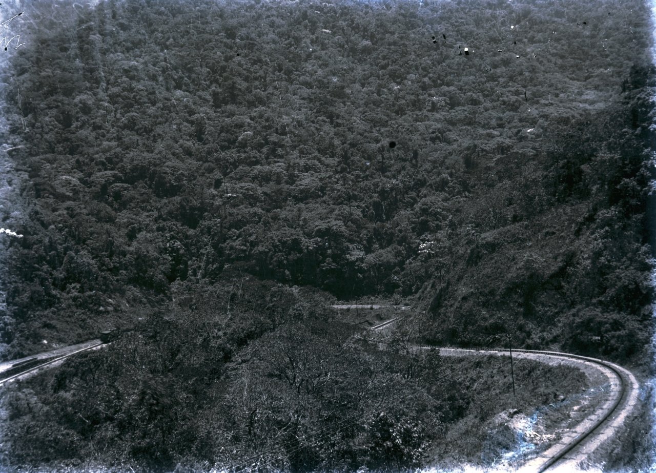 Estrada de Ferro de Cantagalo: impressões de uma viagem 7 A serra apresentava uma das mais fortes rampas ferroviárias do mundo. Acervo RFFSA.jpg