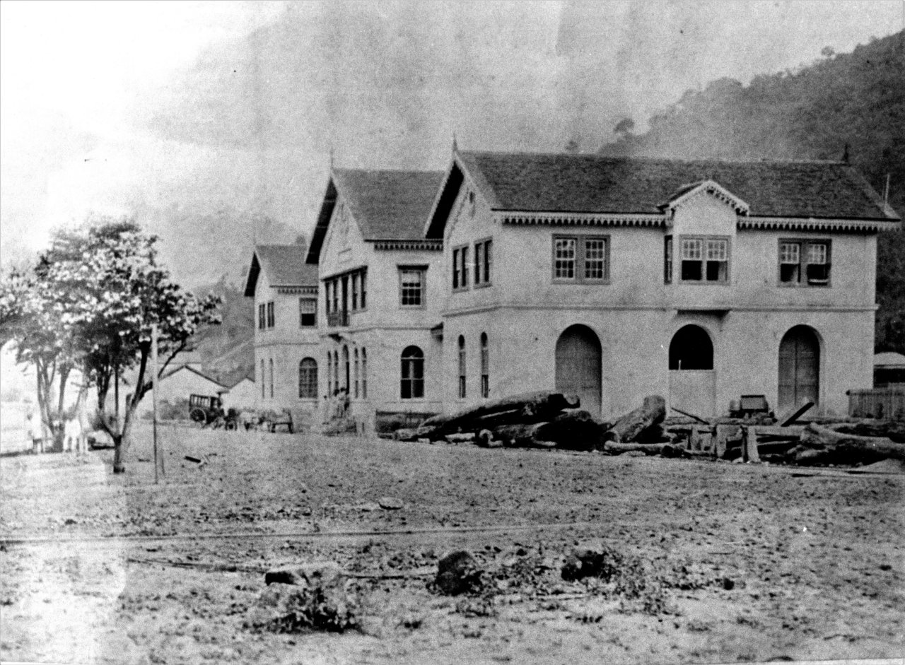 Estrada de Ferro de Cantagalo: impressões de uma viagem 4 Estação de Nova Friburgo inaugurada por D. Pedro II em 1873. Acervo Fundação D. João VI