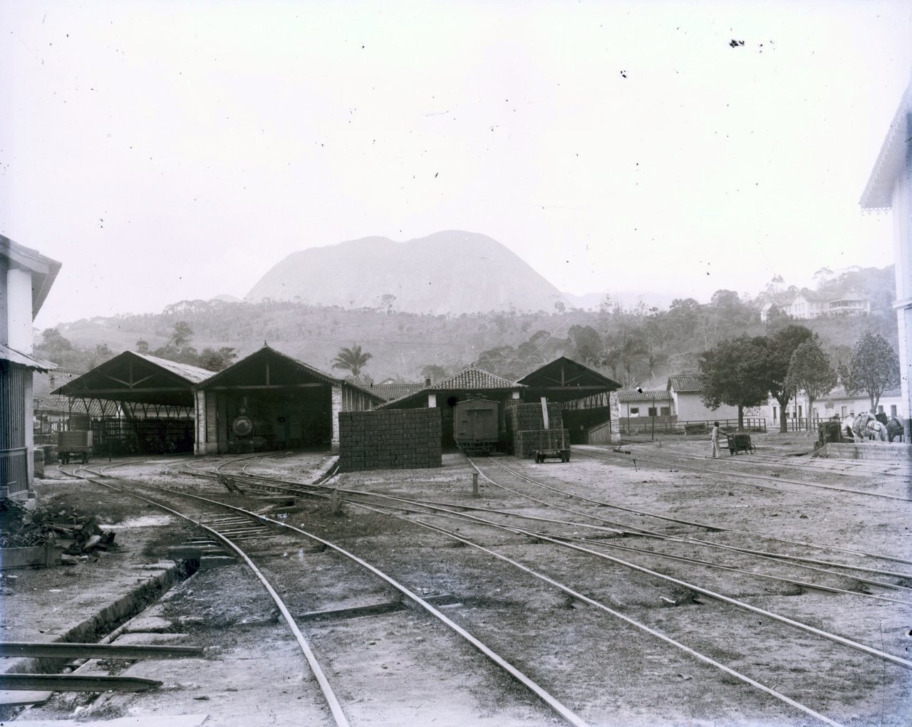 Fundo da primeira estação de trem de Nova Friburgo. Acervo RFFSA