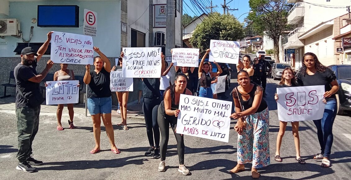 Grupo protesta em Cordeiro após morte de criança no hospital municipal