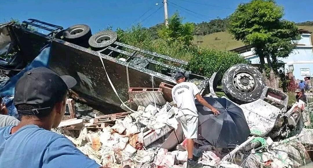Grave acidente deixa uma pessoa morta e duas feridas em Sumidouro
