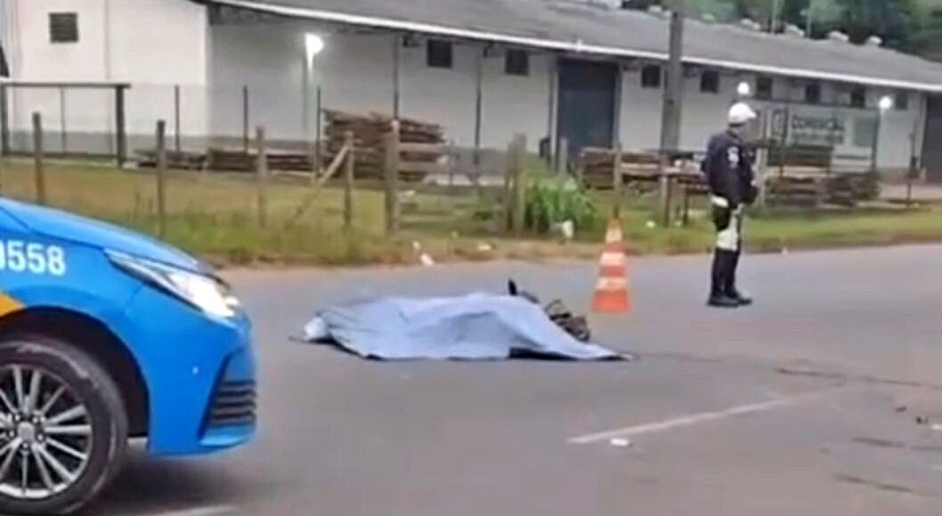 Motociclista morre após colisão com caminhão em Nova Friburgo