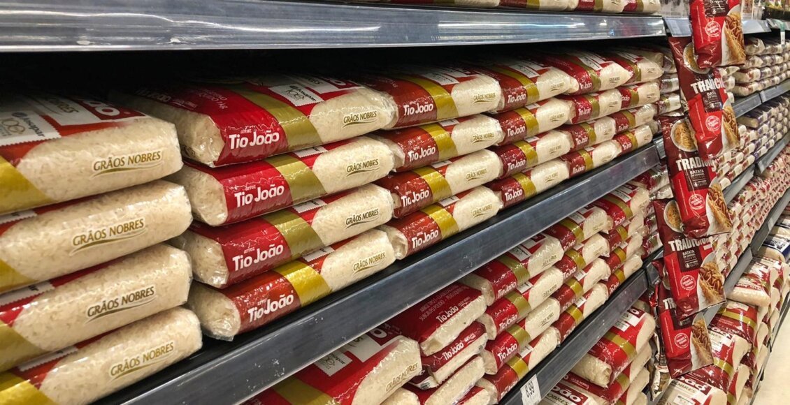 Com tragédia no RS, mercados limitam venda de arroz na Região Serrana do RJ
