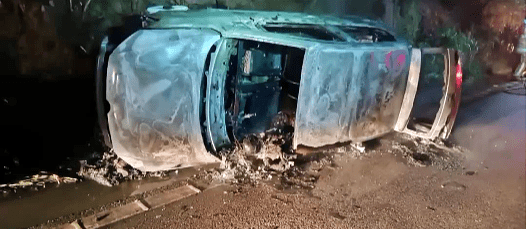 Corpos são encontrados dentro de carro incendiado em Cachoeiras de Macacu
