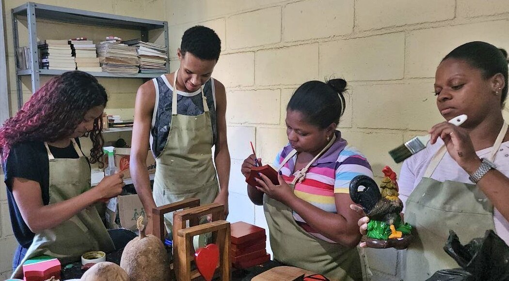 Escola de Marcenaria forma mais do que profissionais em Santa Maria Madalena