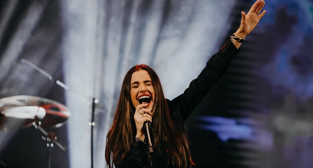 Isadora Pompeo fará show gospel em Cambuci no sábado