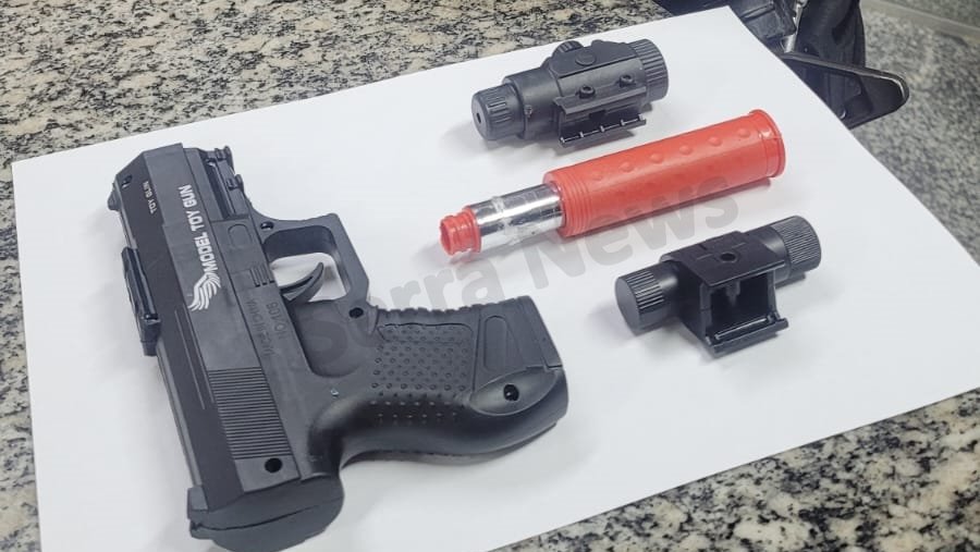 Homem é detido com réplica de pistola na cintura durante Expo Cordeiro