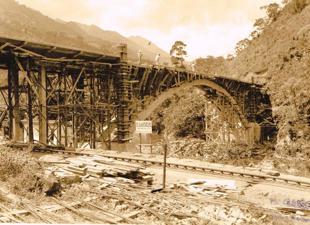 O legado do engenheiro Hans Gaiser no Rio de Janeiro 3 Ponte em arco em Boca do Mato. Acervo pessoal