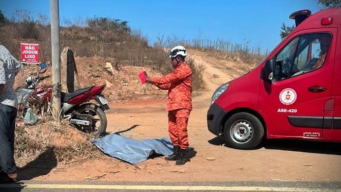 Homem morre após colidir moto com poste em Itaocara
