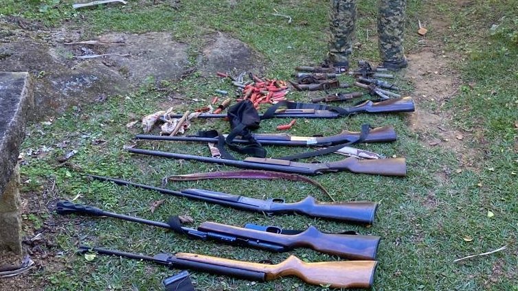 Polícia Ambiental apreende armamento de caça em Cachoeiras de Macacu