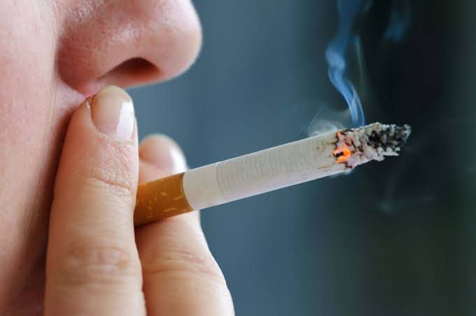 Presidente decreta aumento de imposto sobre cigarro e eleva preço do maço