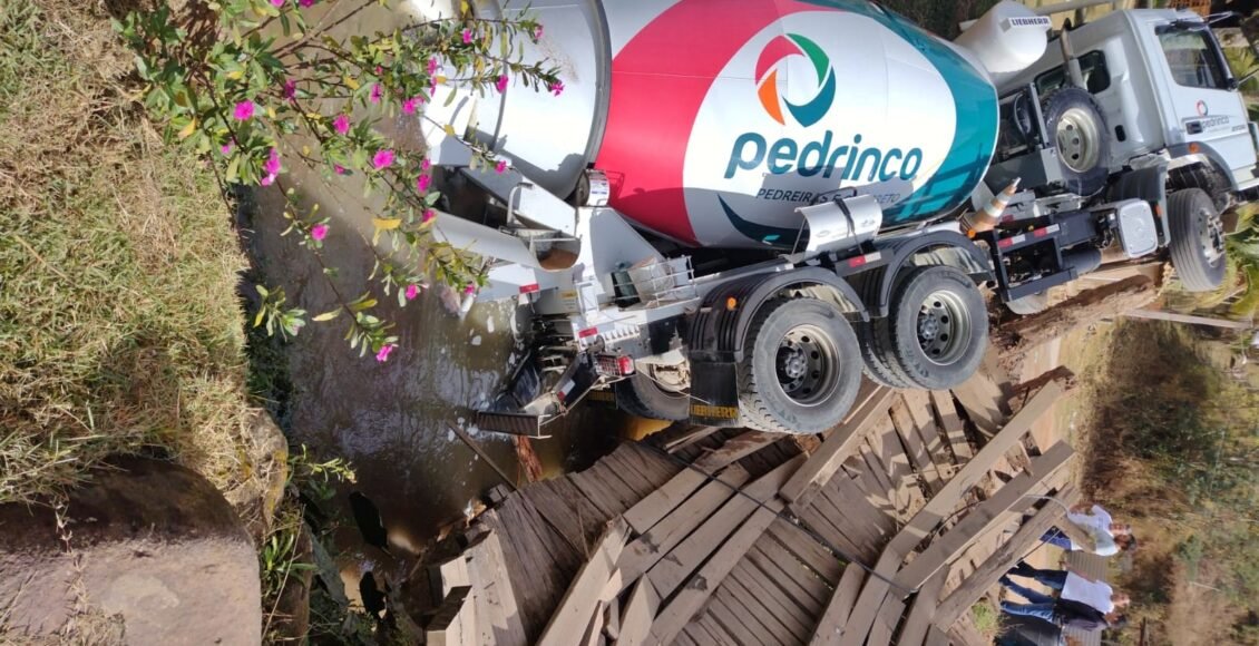 Ponte desaba com caminhão na zona rural de Sumidouro