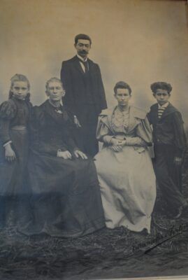Museu Fazenda Bom Jardim: realizações e desafios 1 A familia Correa da Rocha adquiriu a fazenda do Bom Jardim. Acervo pessoal