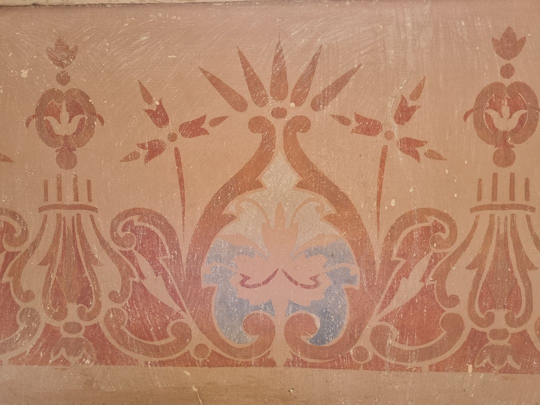 Museu Fazenda Bom Jardim: realizações e desafios 5 Decapagem deixam visiveis afrescos do seculo 19 nos comodos da residencia. Acervo pessoal