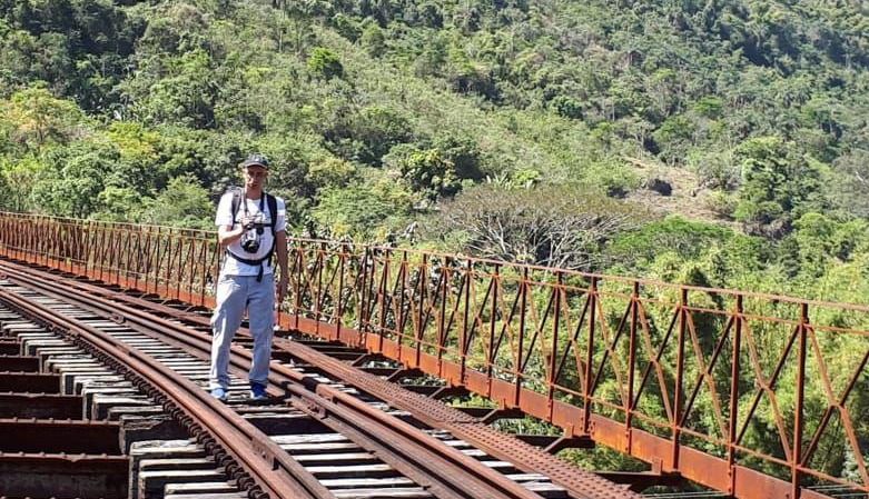 Memória do leito ferroviário: Cachoeiras de Macacu a Nova Friburgo 17 Eduardo Moreira responsavel pelo Depto de Pesquisas e Projetos Trilhos do Rio. Acervo do pesquisador