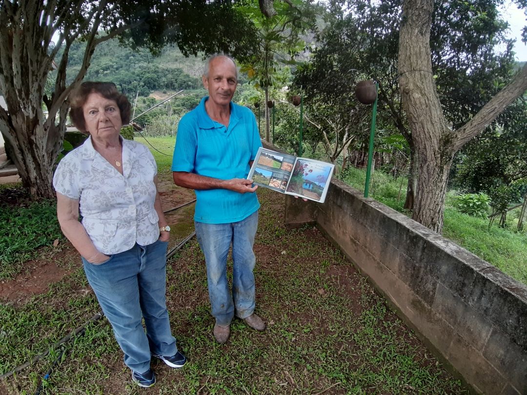 Museu Fazenda Bom Jardim: realizações e desafios 9 No quintal da familia Tardin onde foram localizadas urnas funerarias. Acervo pessoal