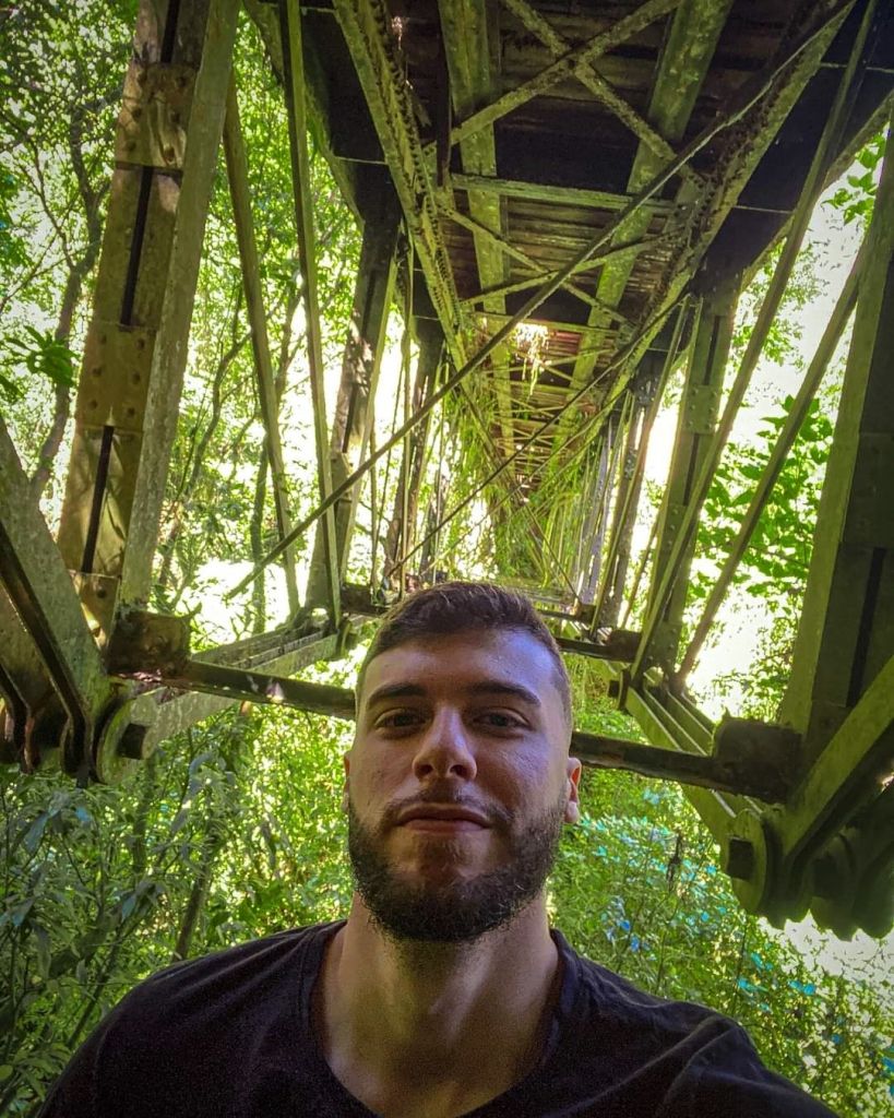 Memória do leito ferroviário: Cachoeiras de Macacu a Nova Friburgo 14 Ponte de ferro localizada em uma das expedicoes. Acervo Gabriel Paulino