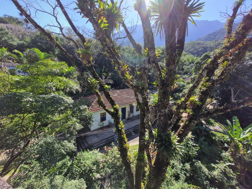 Memória do leito ferroviário: Cachoeiras de Macacu a Nova Friburgo 11 Residencia da foto acima preservada proxima ao leito ferroviario. Acervo pessoal