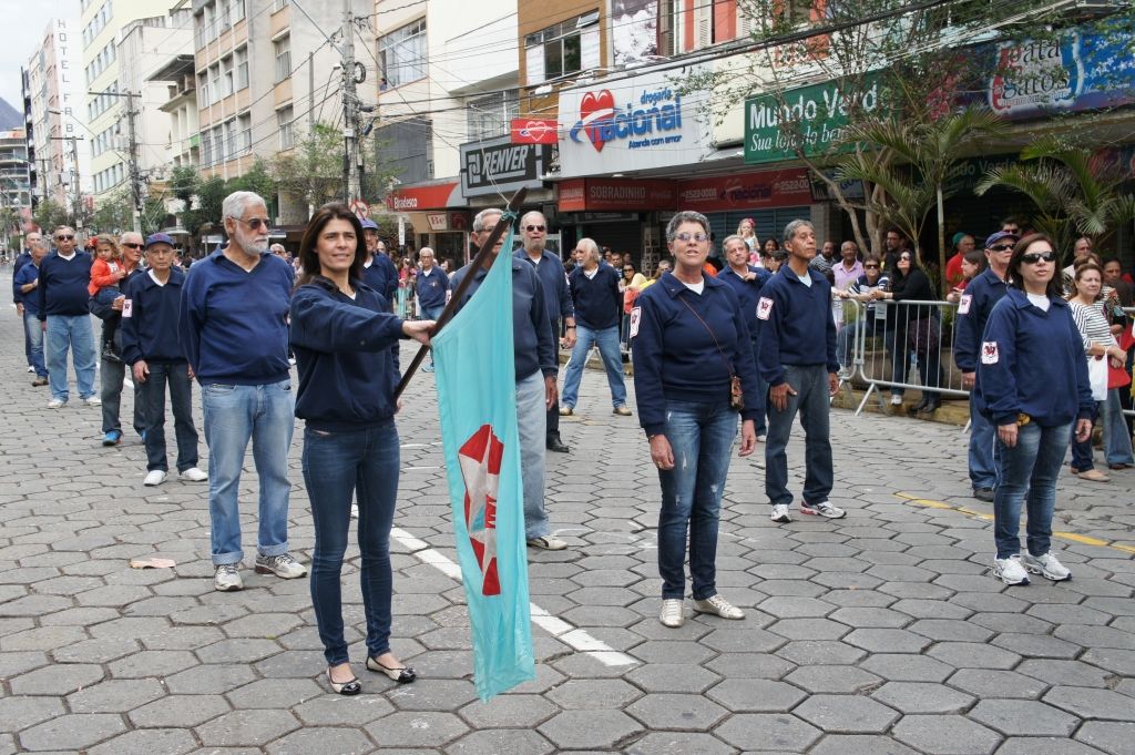 A origem da Praça do Canhão em Nova Friburgo 3 Ex alunos do Colegio Nova Friburgo no desfile da Independencia. Acervo pessoal