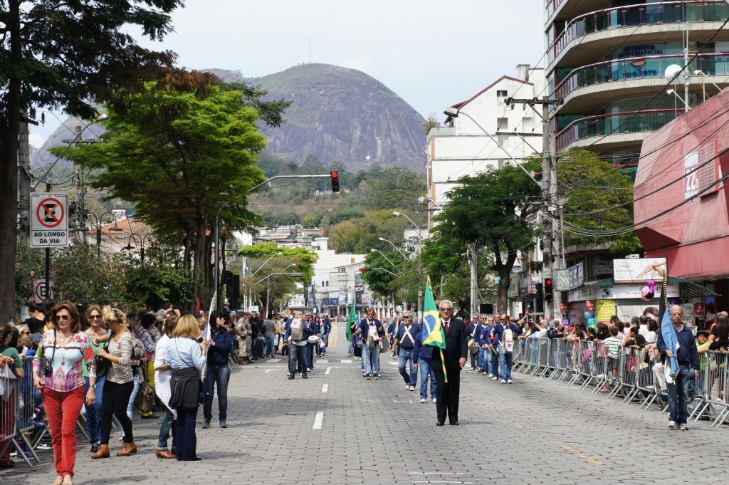 A origem da Praça do Canhão em Nova Friburgo 6 Os ex alunos zelam pela memoria do Colegio Nova Friburgo. Acervo pessoal