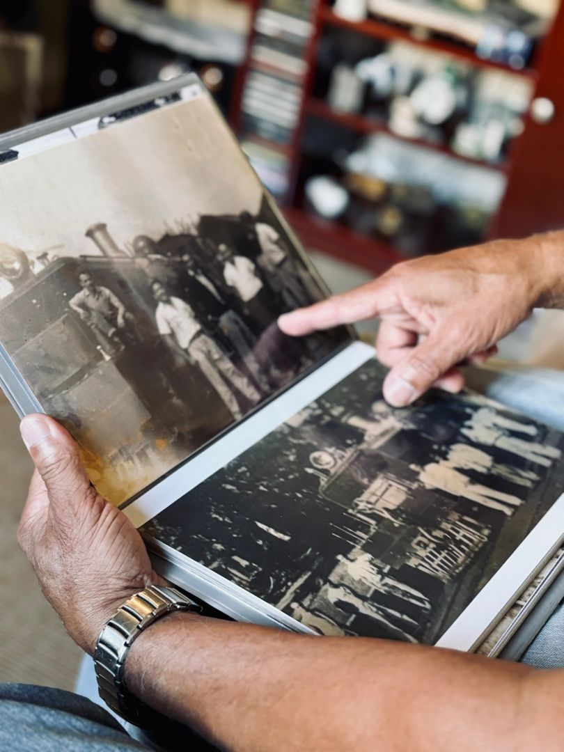 Memória ferroviária chega ao cinema em Cordeiro 7 Foto 8 Entrevistado indica os ex ferroviarios. Acervo Cavalheiro