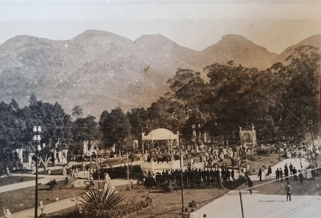 Ano de 1919. Evento religioso em que participam os Jesuitas. Acervo Colegio Anchieta