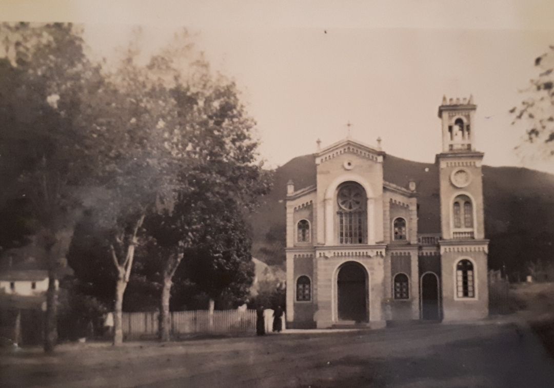 O Colégio Anchieta e a cidade de Nova Friburgo 7 Capela do Sagrado Coracao de Maria e Apostolos Sao Pedro e Sao Paulo. Acervo Capela S C Maria