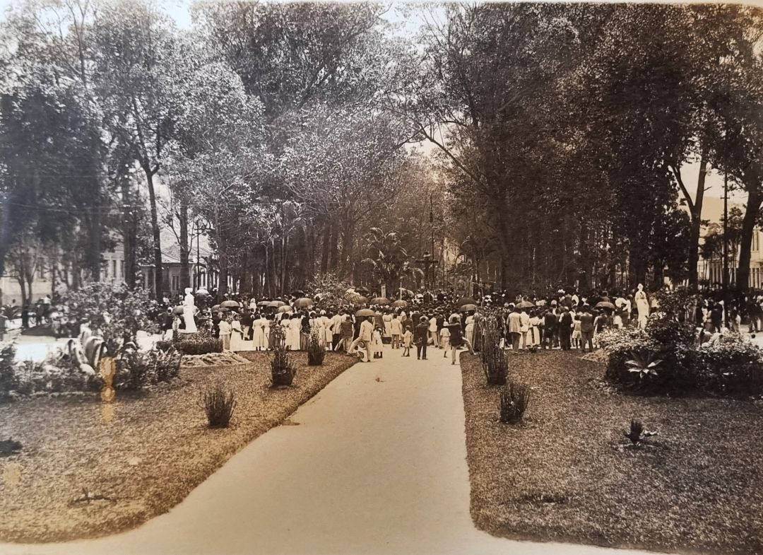 O Colégio Anchieta e a cidade de Nova Friburgo 9 Missa campal na praca principal da cidade. Acervo Colegio Anchieta