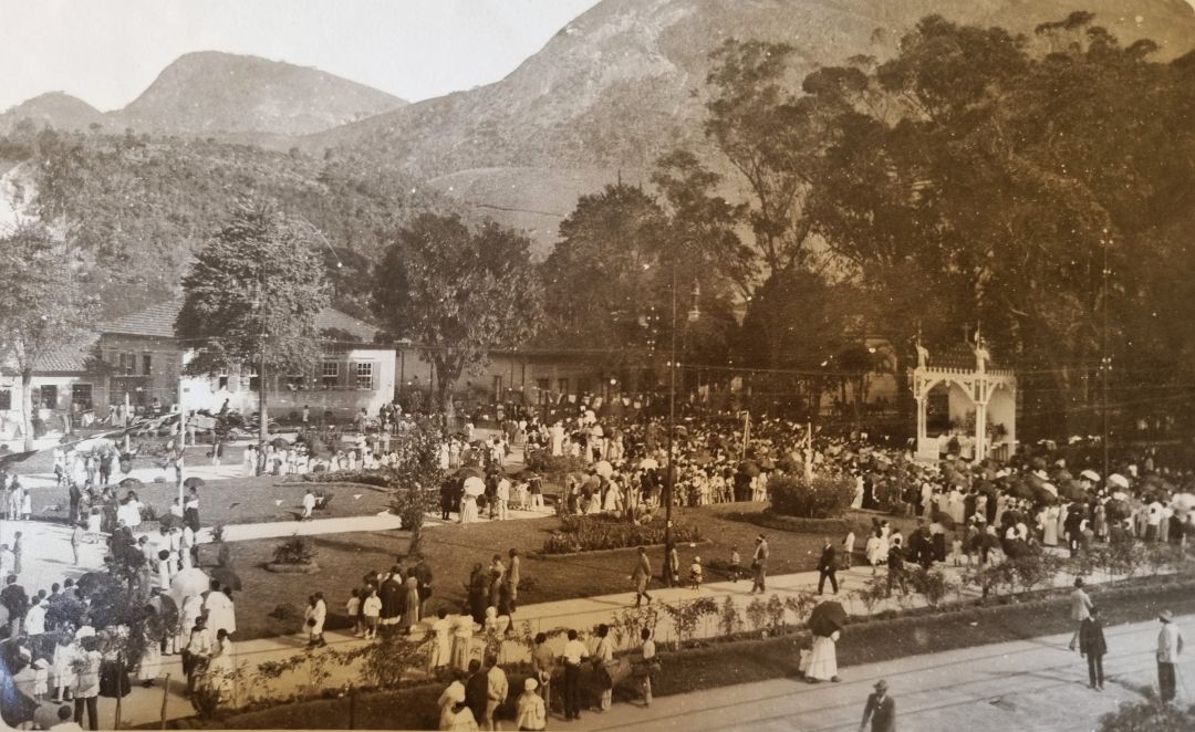 O Colégio Anchieta e a cidade de Nova Friburgo 6 Os Jesuitas do Anchieta auxiliavam o paroco local nas festas religiosas. Acervo Colegio Anchieta