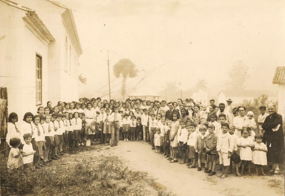 História de Nossa Senhora do Rosário como padroeira de Riograndina 1 Populacao de Riograndina em ato religioso na capela. Acervo Pe. Roberto Jose Pinto