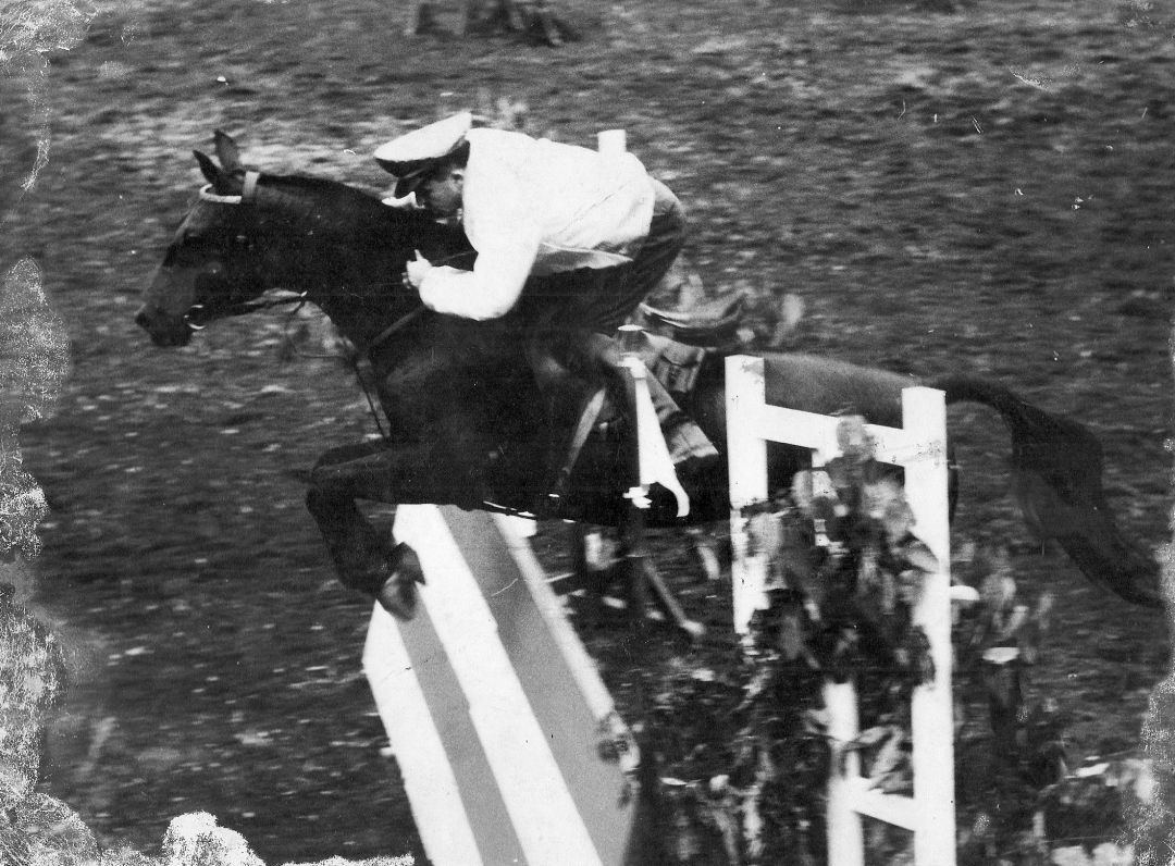 Nova Suíça Country Club: o Jockey de Nova Friburgo 3 As competicoes eram tao somente salto sobre obstaculos. Acervo pessoal