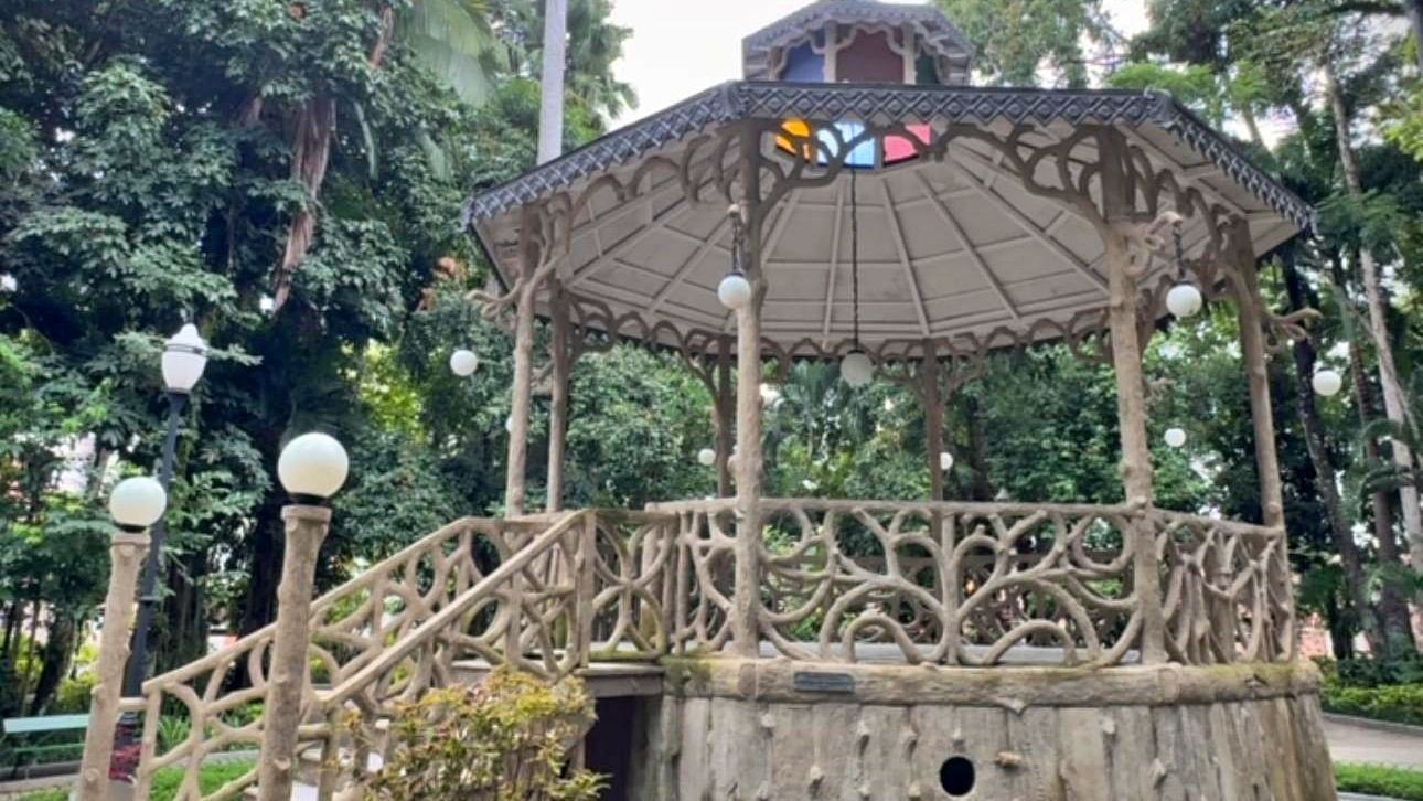 Coreto histórico de Cantagalo já exige reparos após obra de quase R$ 1 milhão 1 coreto cantagalo