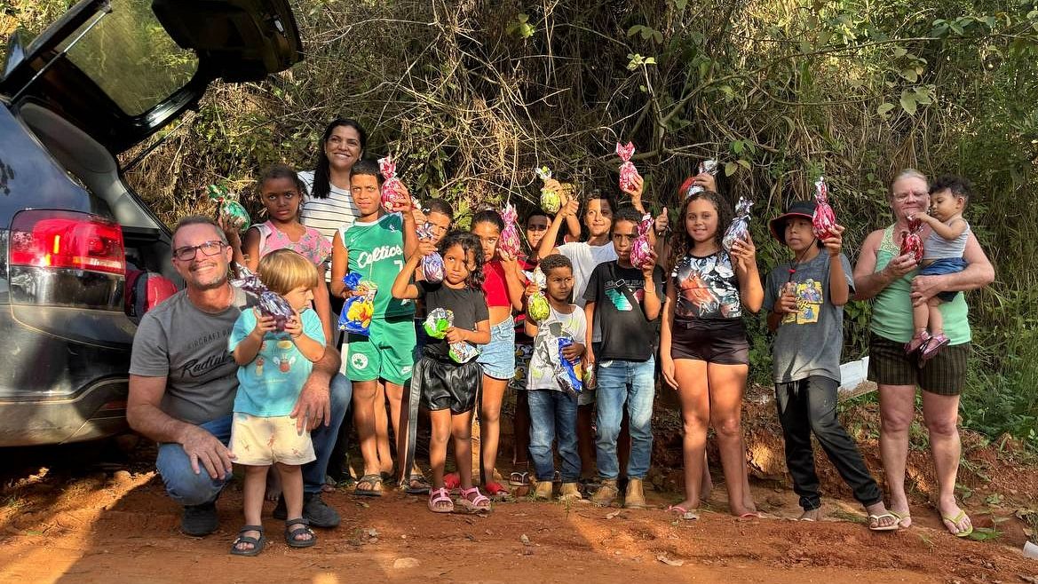 Projeto Páscoa Feliz doa ovos de chocolate em Cantagalo e Macuco 1 pascoa feliz 2025