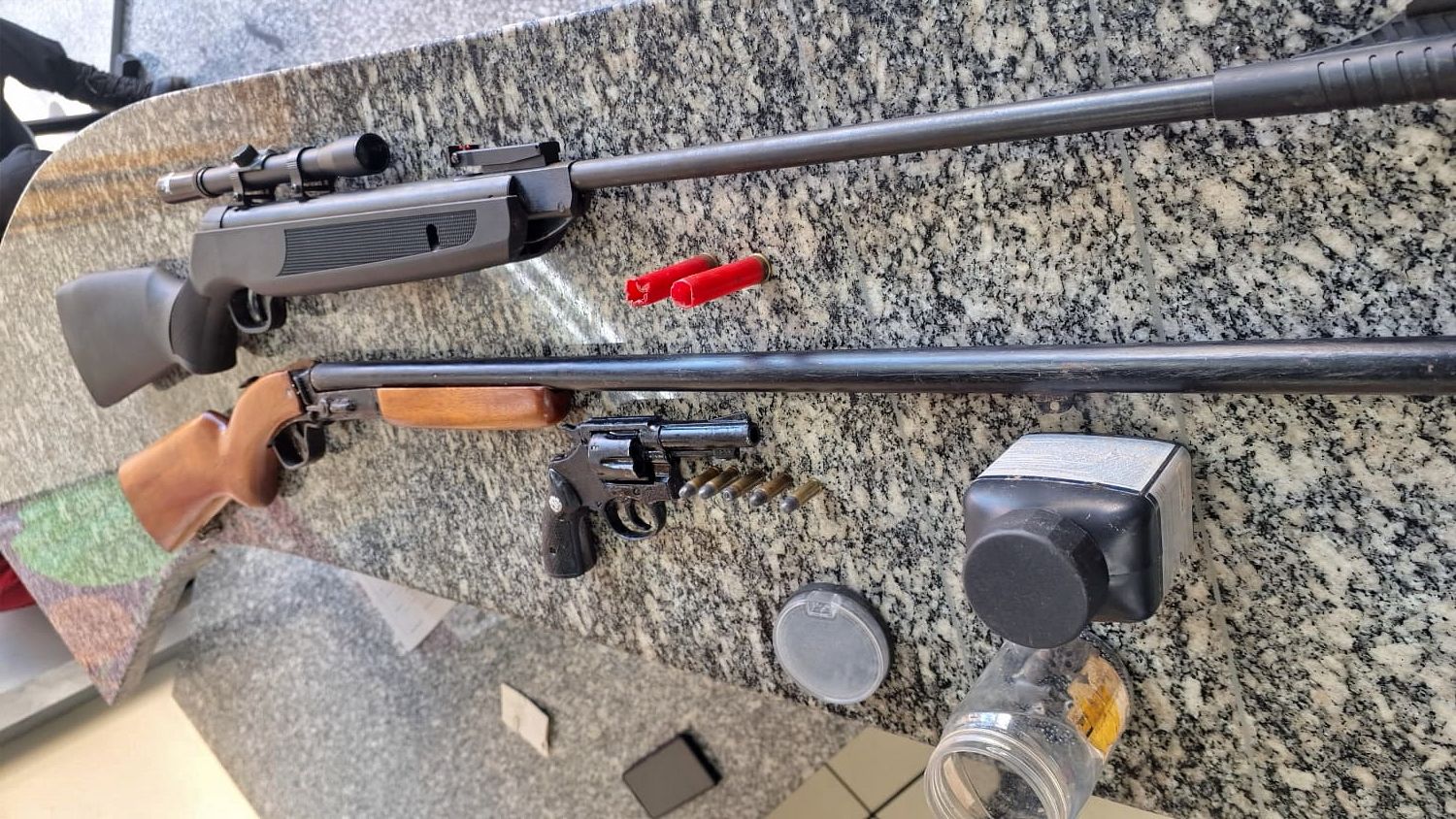 Denúncia leva Polícia Militar a apreender armas de fogo em Cordeiro 1 armas cordeiro
