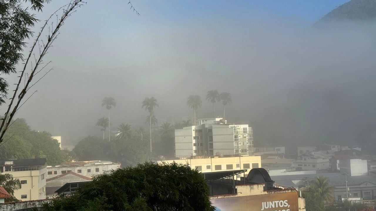 Cantagalo amanhece coberta por nevoeiro e clima típico de outono 1 nevoeiro