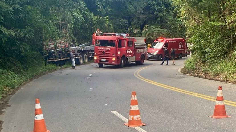 Acidente com carreta mata motorista e fere ajudante em Santa Maria Madalena 1 triunfo