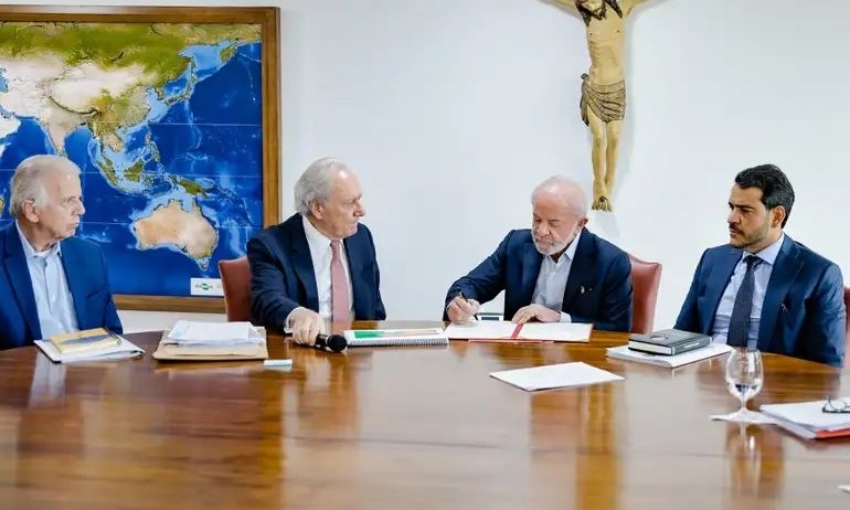 Lula assina projeto Antifacção e promete mostrar “como se enfrenta as facções no país”