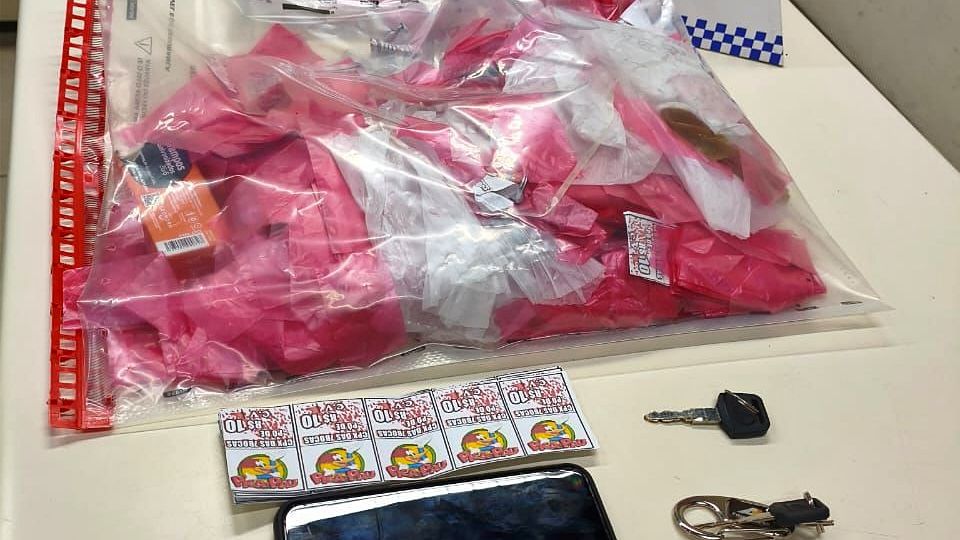 Dupla de 20 e 17 anos é detida com material do tráfico em Santo Antônio de Pádua