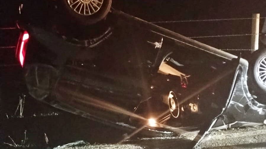 Jovem capota carro na RJ-158 em Itaocara