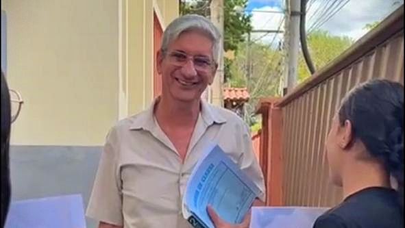 Alunos de Bom Jardim homenageiam professor que acertou tema da redação do Enem