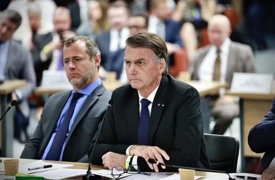 STF forma maioria para manter condenação de Bolsonaro e aliados