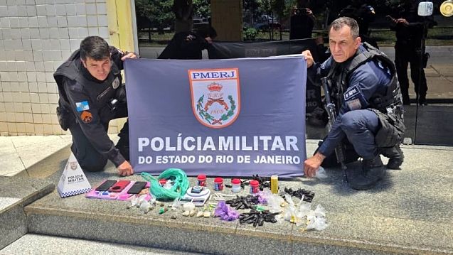 Mulher é presa por tráfico de drogas em casa de prostituição em São Fidélis