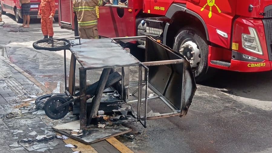 Carrinho de pipoca pega fogo em São Fidélis e comunidade faz vaquinha online