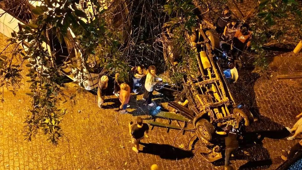 Carro cai de viaduto e deixa feridos em Nova Friburgo