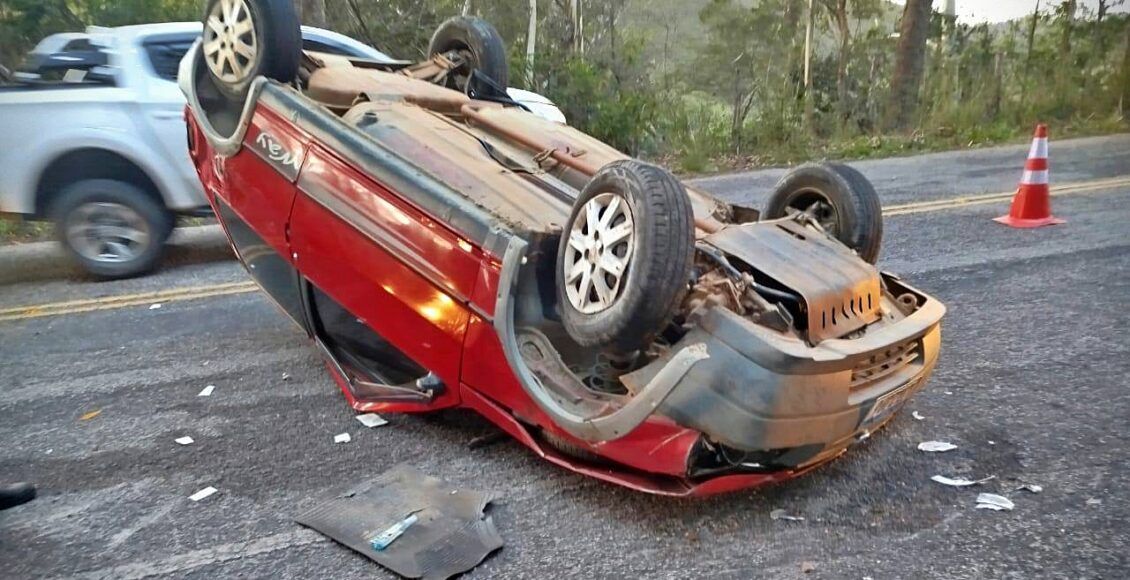 Capotamento na RJ-160 deixa duas pessoas feridas em Cantagalo