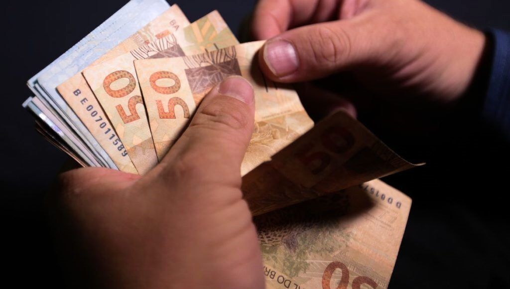 CCJ do Senado aprova limites para uso de dinheiro em espécie