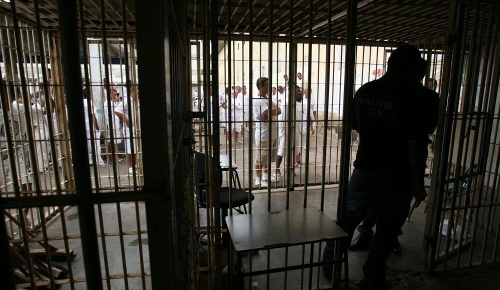 presos em penitenciária